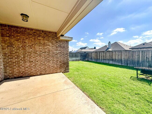 Building Photo - 1108 N Gardner Ave