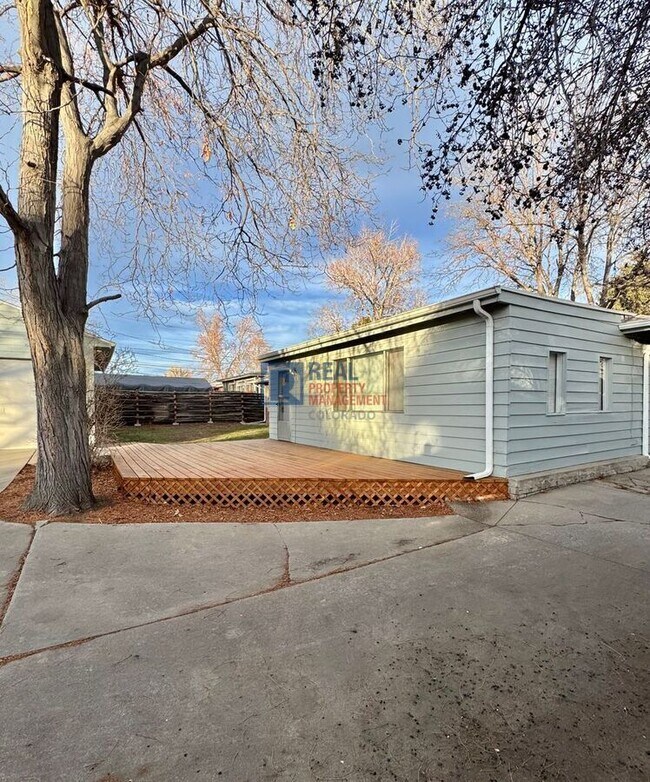 Building Photo - 865 Balsam St