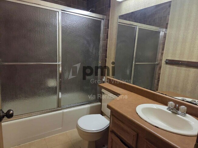 Building Photo - 955 4th St