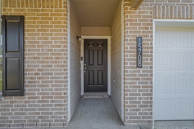 Building Photo - 15708 Del Norte Dr