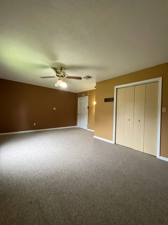 Building Photo - 106 Burnley Dr