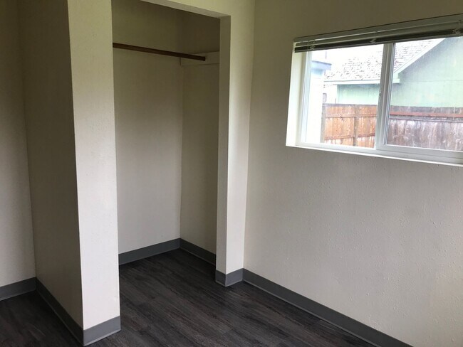 Building Photo - [HUD 1087] 2 Bedroom 2 Bathroom w/ Large Back Yard