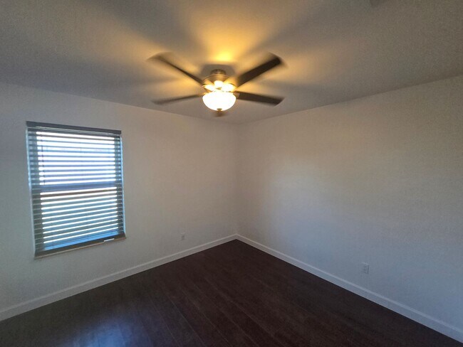 Building Photo - Spacious 4Bed/2Ba Brick Home w/Inground Pool in Mowat Highlands! *1/2 OFF Security Deposit for Ac...