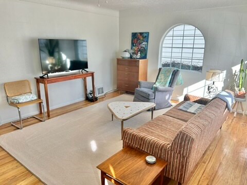 Building Photo - 1237 Yale Ave