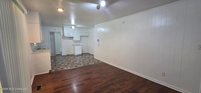 Building Photo - 3111 Revere St