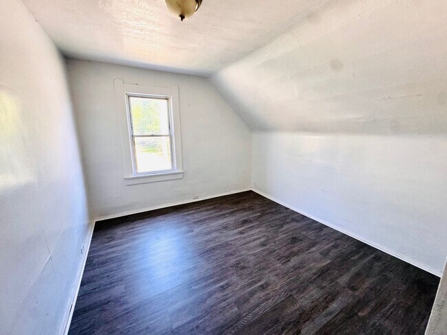 Building Photo - 924 Ansel Rd