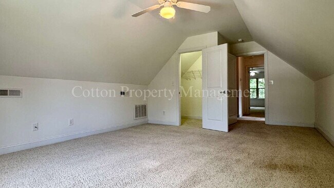 Building Photo - 8854 Plantation Landing Dr