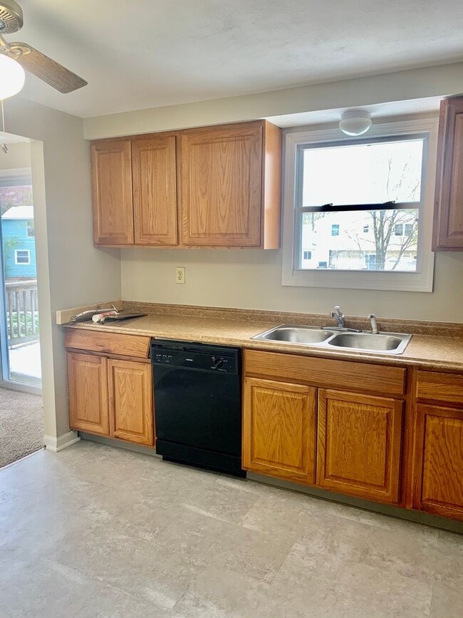 Building Photo - 8038 Evesborough Dr