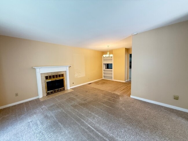 Building Photo - 2851 Garden Dr