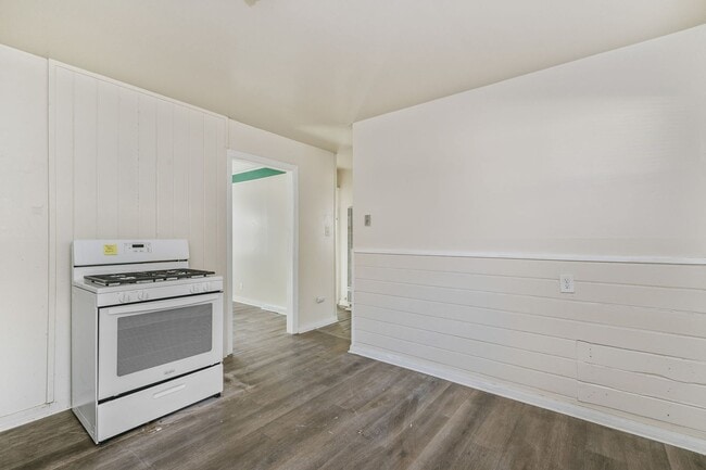 Building Photo - 2306 SW 8th Ave