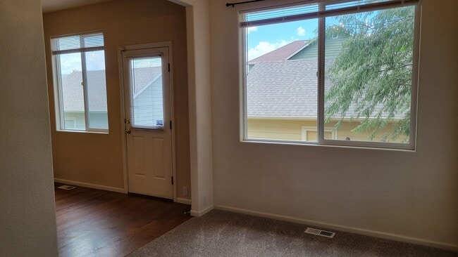 Building Photo - Single Family 3 Bed, 2.5 Bath Home - Avail...