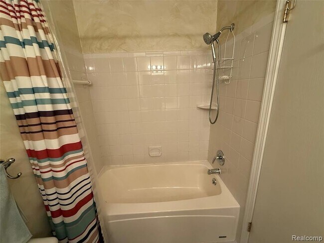 Building Photo - 15894 Cambridge Dr