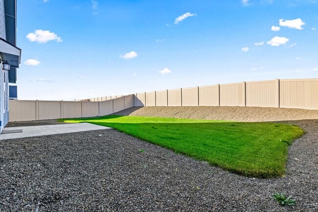 Building Photo - 8648 E Wishmore St