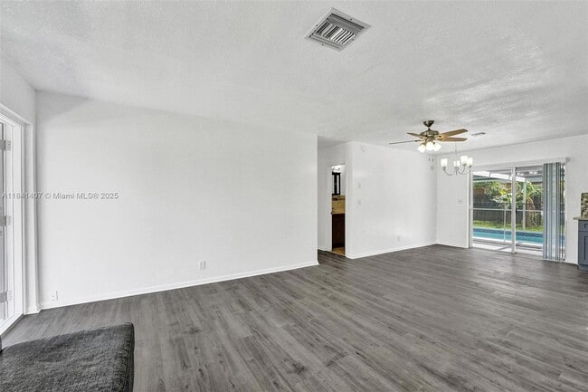 Building Photo - 2132 SW 13th St