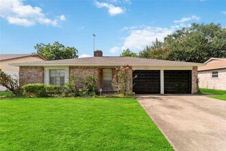 Building Photo - 11219 Ensbrook Dr