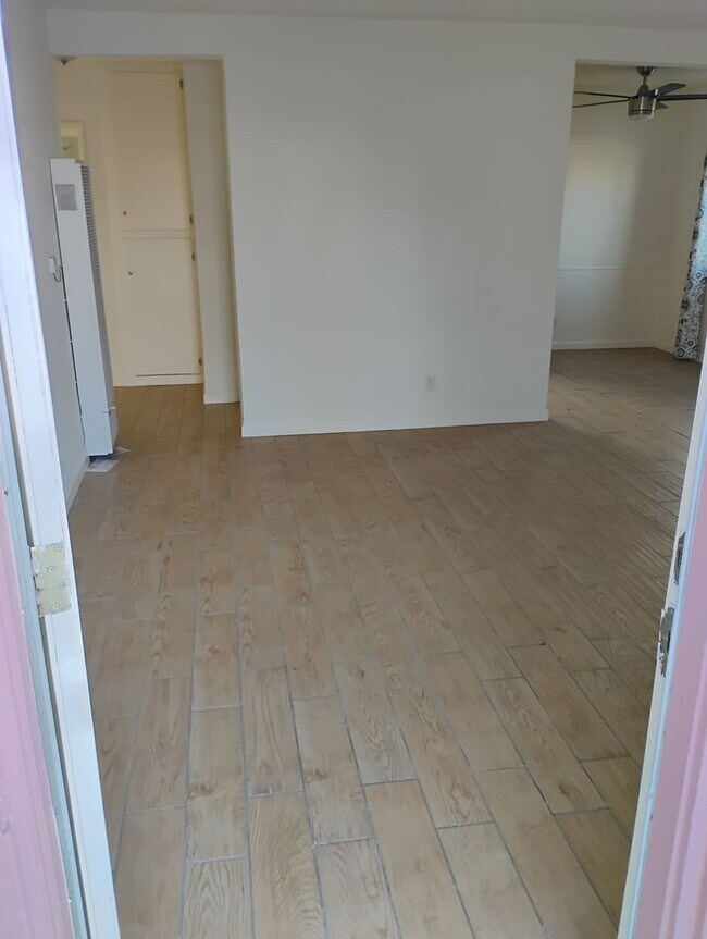 Building Photo - 18924-18934 Gault Street