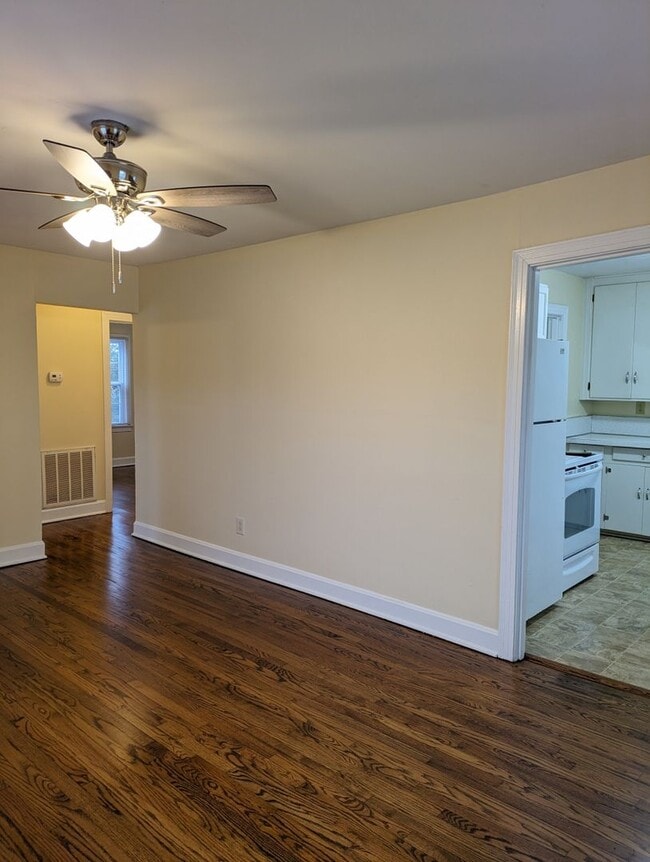 Building Photo - Great 2 Bedroom Home For Rent Near The Library!