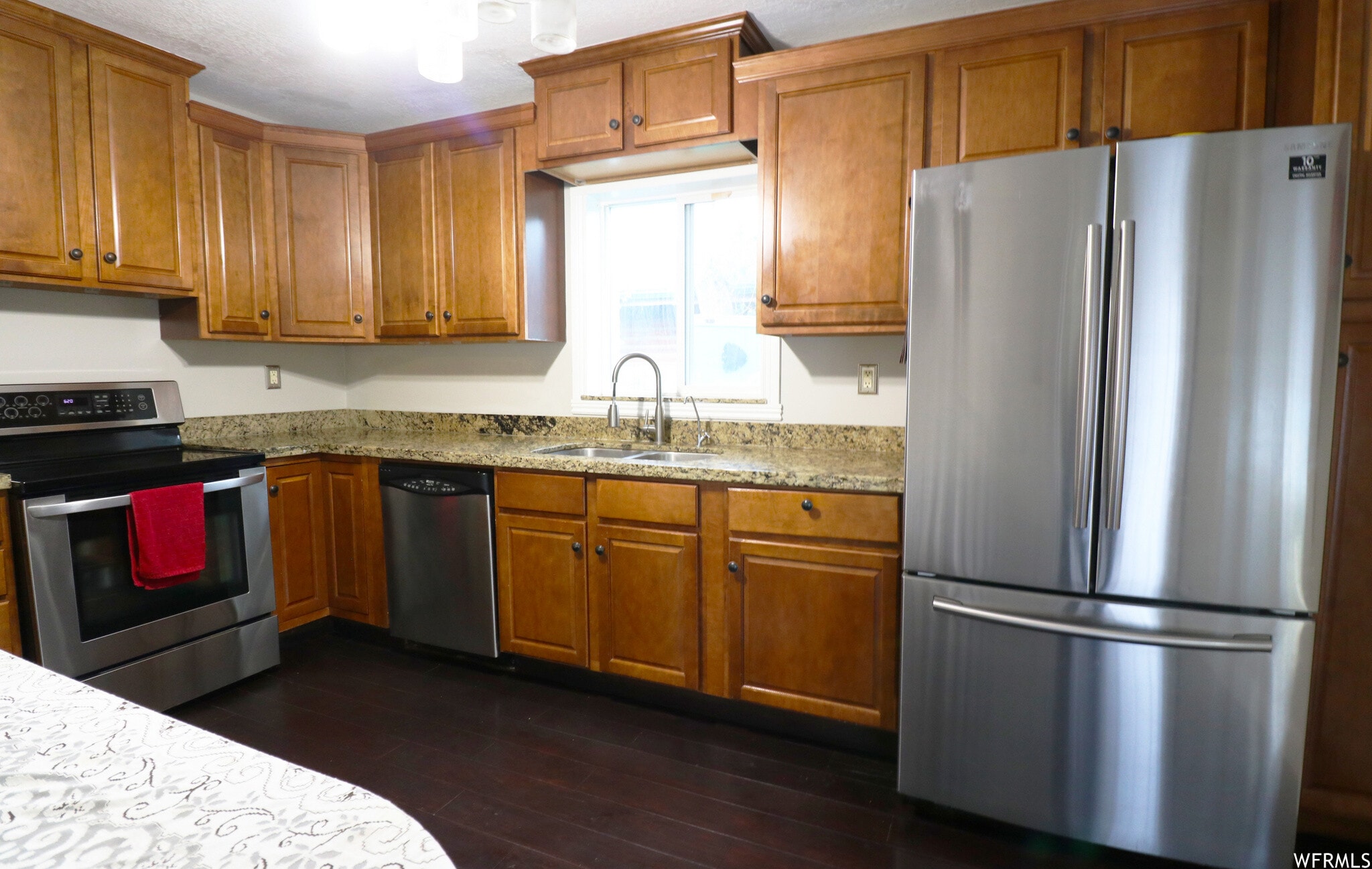 kitchen - 120 E 350 N
