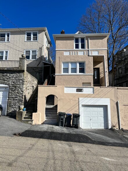 Building Photo - 108 Park Ave