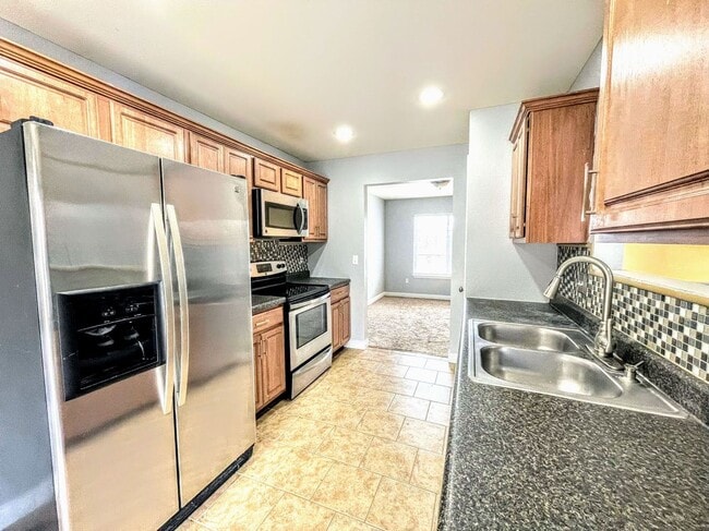 Building Photo - Home near FLW!