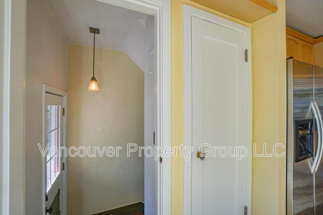 Building Photo - 2814 H St