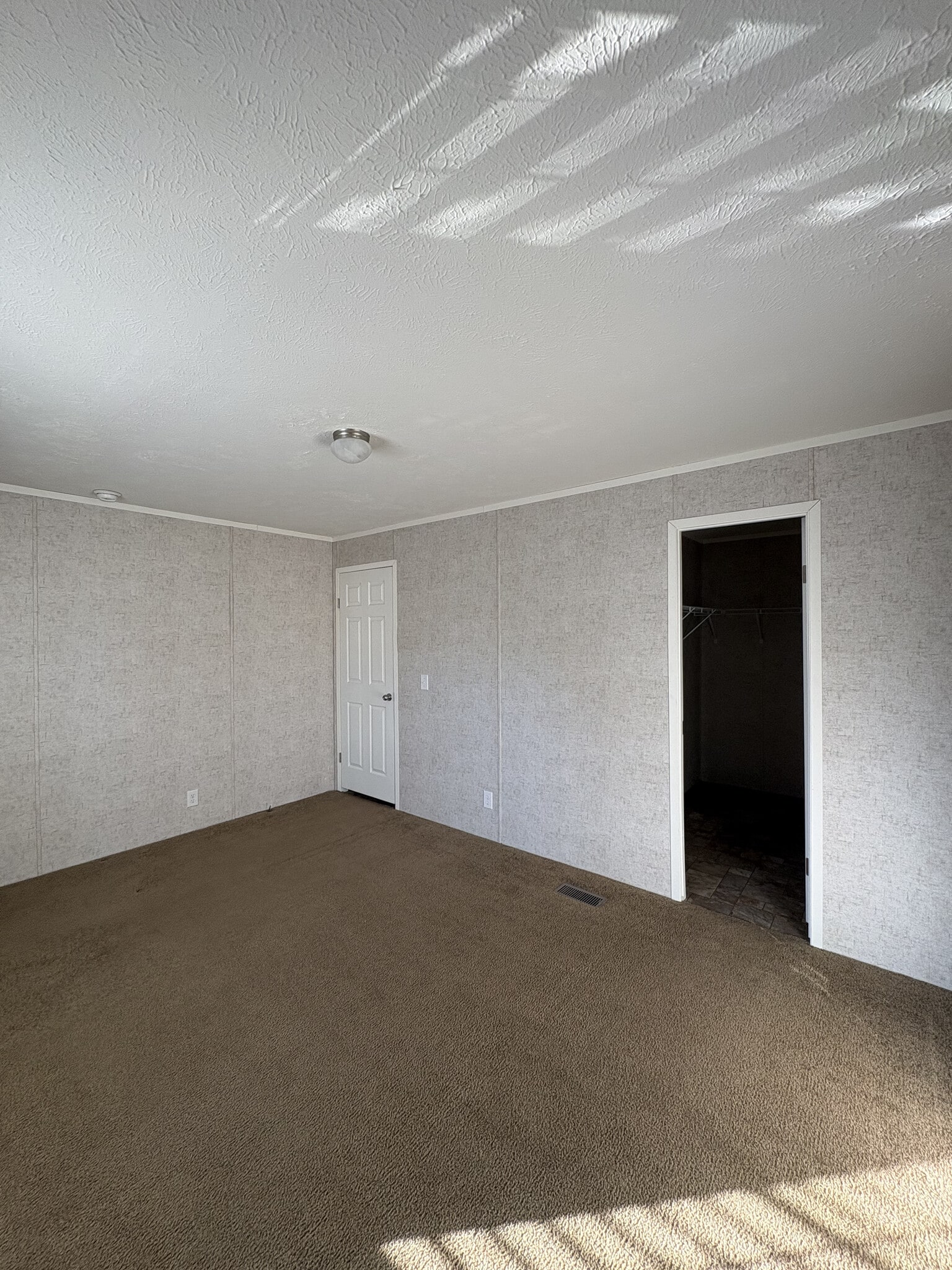 Building Photo - 12 E Manor St