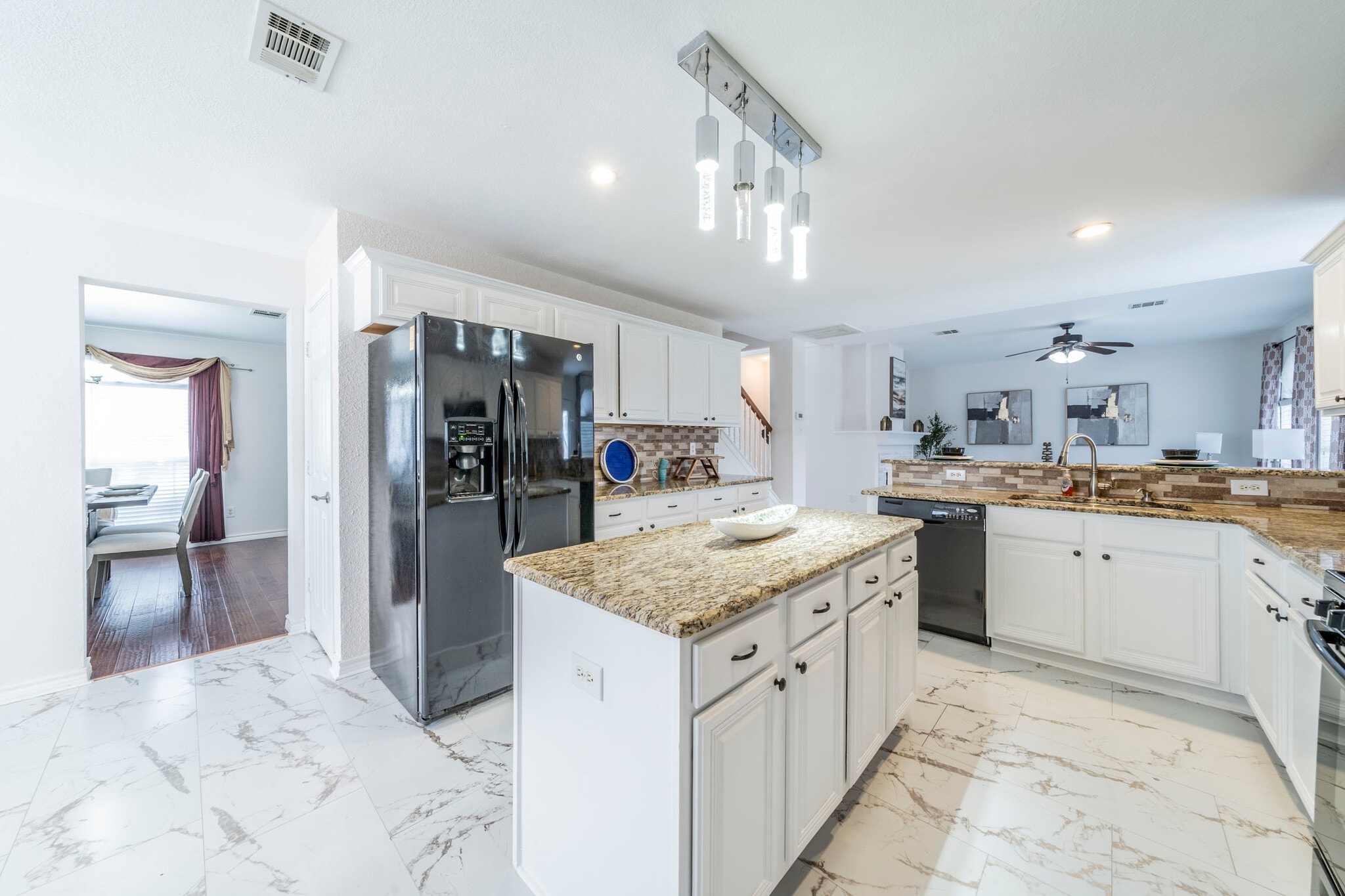 Building Photo - 4817 Carolwood Dr