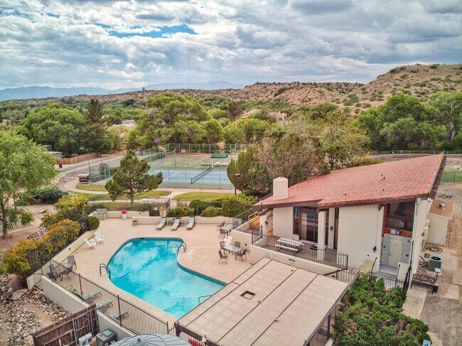 Building Photo - HOUSE - CORNVILLE - OAK CREEK VALLEY