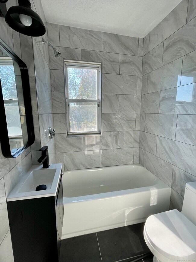 Building Photo - 46 George St