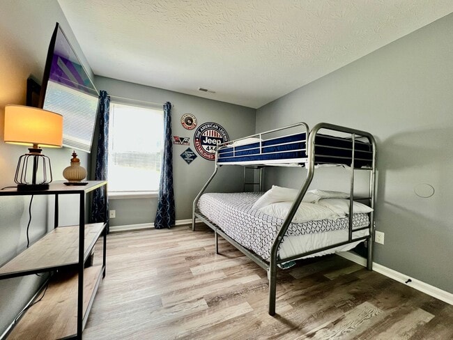 Building Photo - 3 bedroom home w/ privately fenced yard + hot tub.