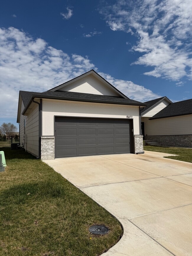 Building Photo - 15672 E 21st St N