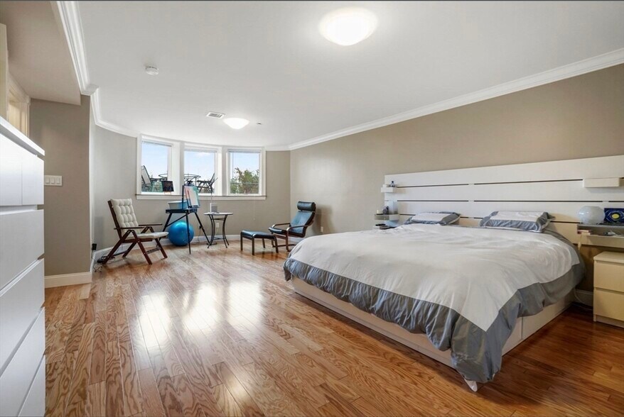 Building Photo - 5 Brigham St