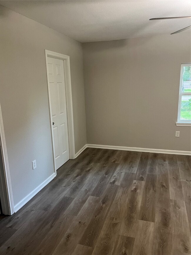 Building Photo - 7202 Carver Ave