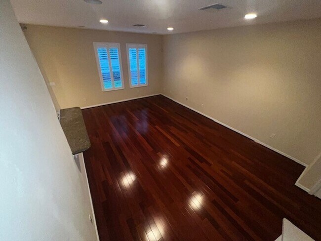 Building Photo - MOVE IN MAY-OVIEDO RENTAL!BEAUTIFUL 3 bd 2.5 bath townhome! 2 CAR ATTACHED GARAGE!FRESH PAINT!