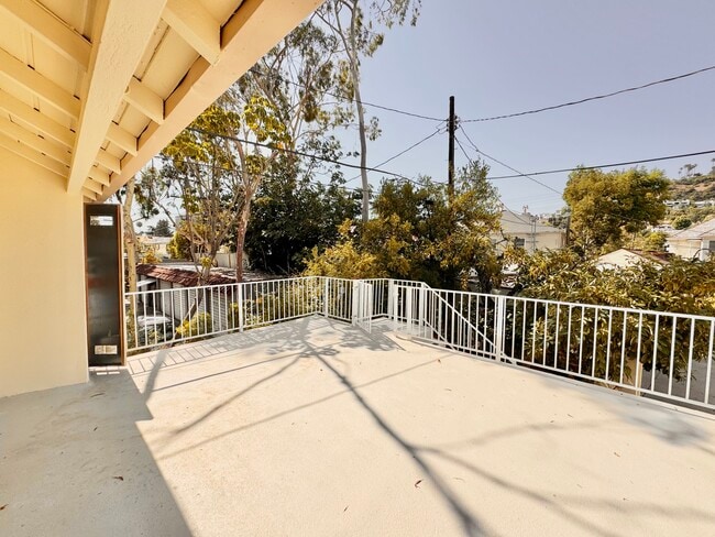 Building Photo - 3492 Rowena Ave