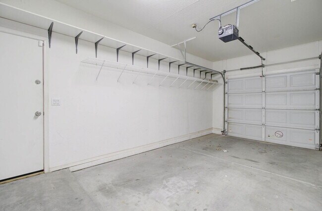 Building Photo - 2026 E County Down Dr