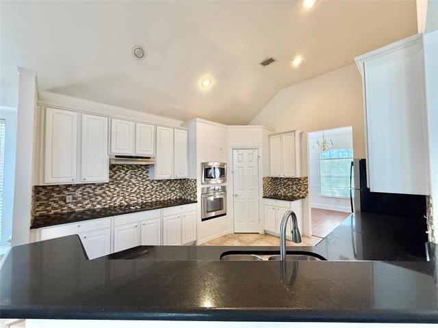 Building Photo - 17712 River Chase Dr