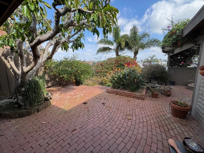 Building Photo - 1710 Harper Ave