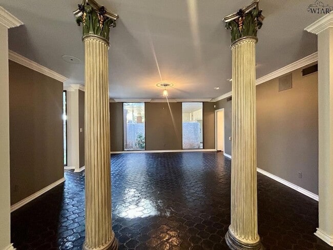 Building Photo - 7 Newcomb Terrace