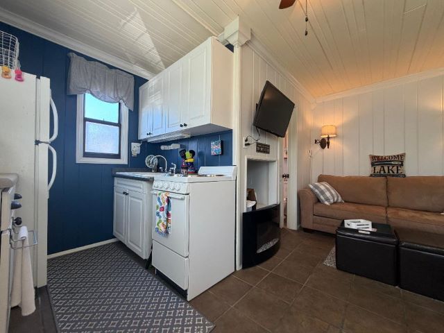 Building Photo - 105 Chambers Point