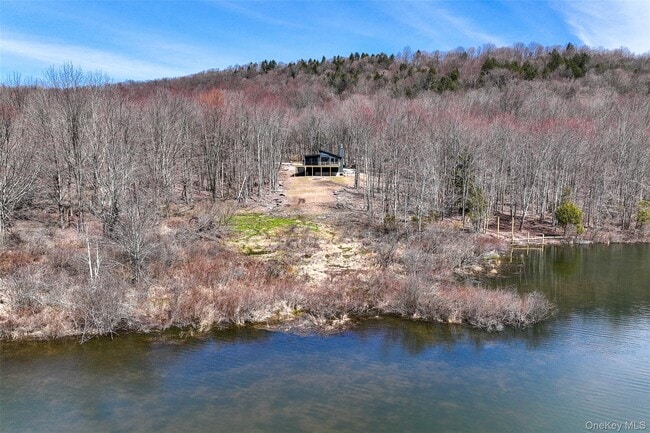 Building Photo - 90 Meadow Ln