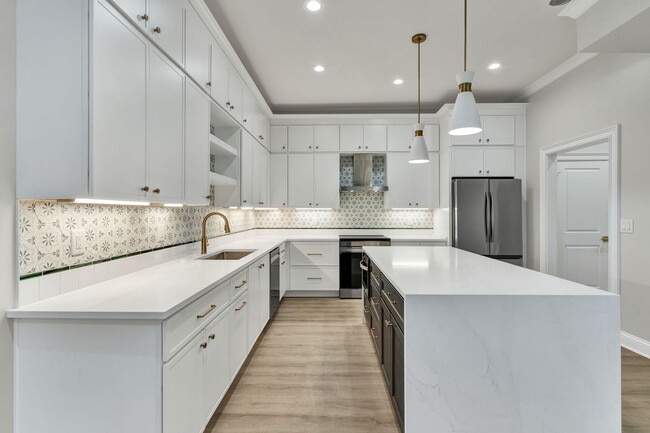 Building Photo - 240 Central St NW