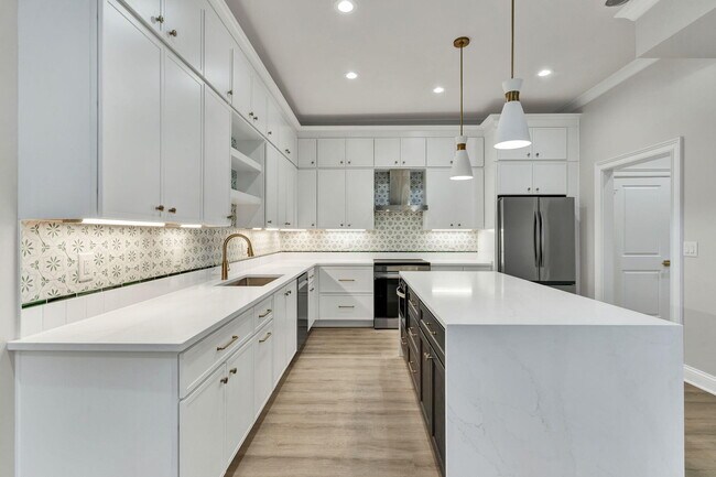 Building Photo - 265 Trunk St NE