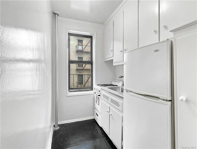Building Photo - 3130 Grand Concourse