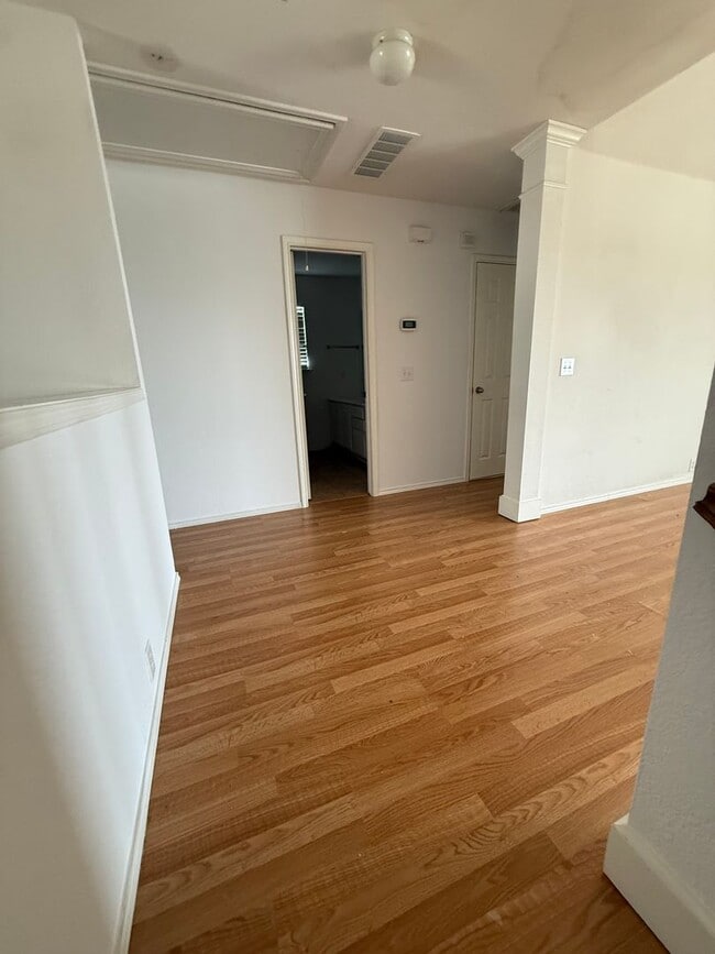 Building Photo - MOVE IN SPECIAL! $500.00 OFF 1ST FULL RENT!!Brick Home 4 bed 3.5 bath 2 car garage