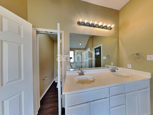 Building Photo - 8000 Bonito Dr