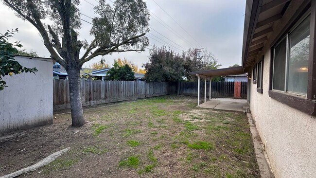 Building Photo - 2004 Robbie Ave