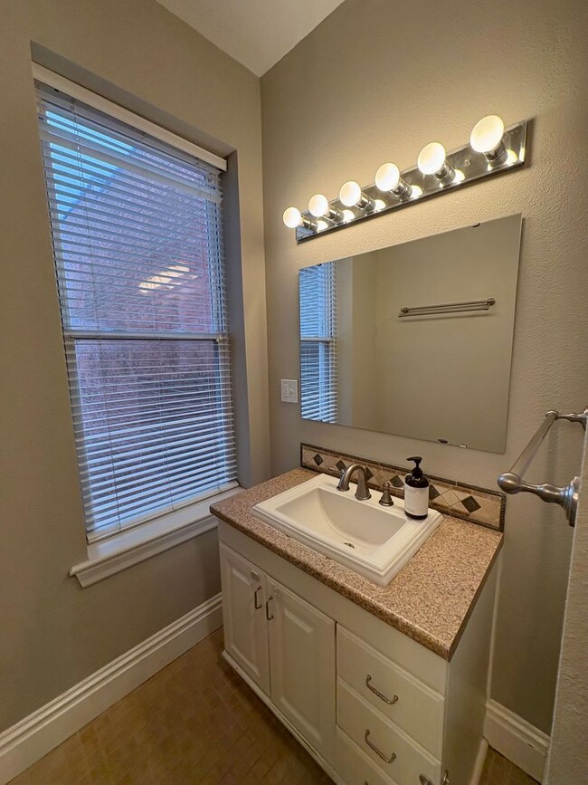 Building Photo - High end, 3 bedroom single family home in The Grove!