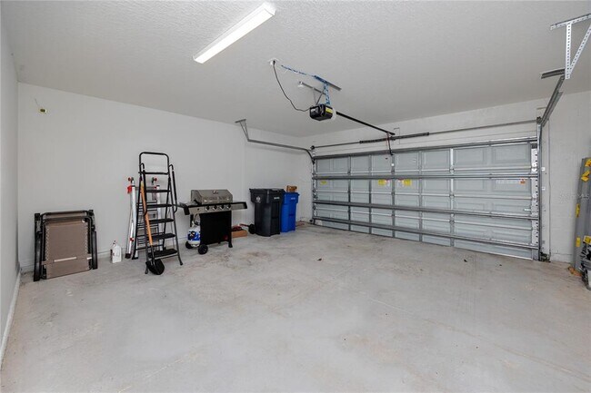 Building Photo - 5556 Summer Sunset Dr