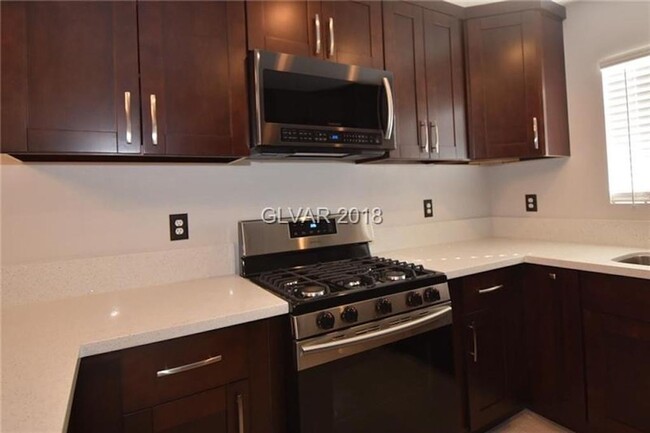 Building Photo - Live In The Heart Of Summerlin 2 Bed 2 Bat...